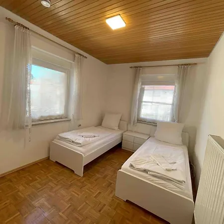 公寓 Sad242 Grosse Monteurwohnung Uebergangswohnung 施万多夫